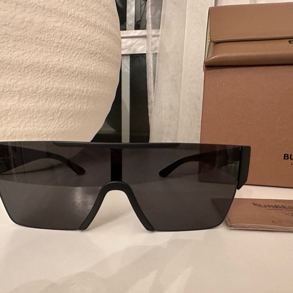 Authentic! Burberry Sunglasses Black.